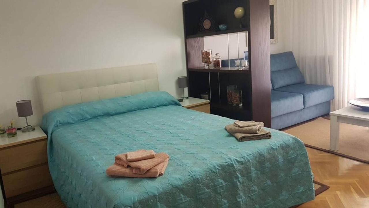 Alojamiento Adelfas Appartement Madrid Buitenkant foto