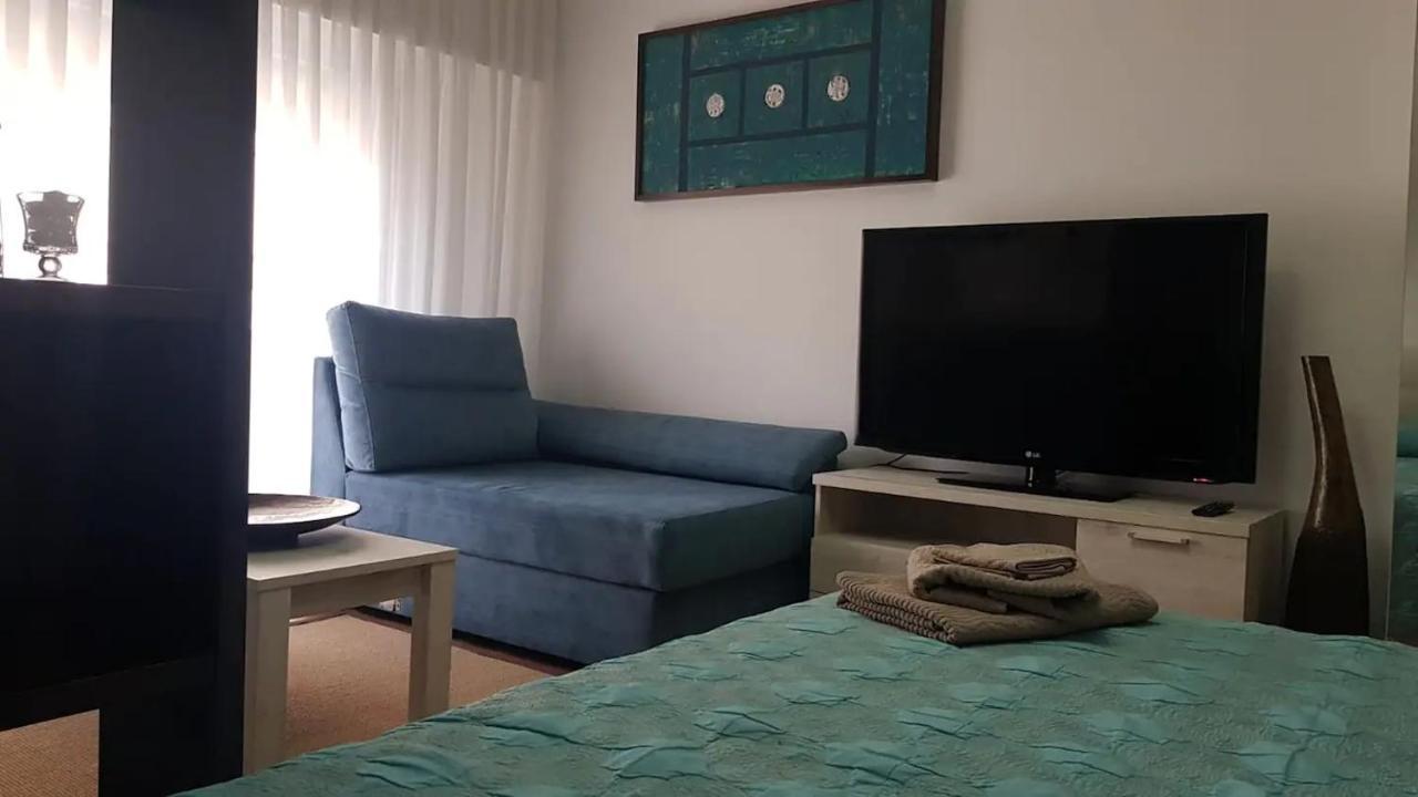 Alojamiento Adelfas Appartement Madrid Buitenkant foto