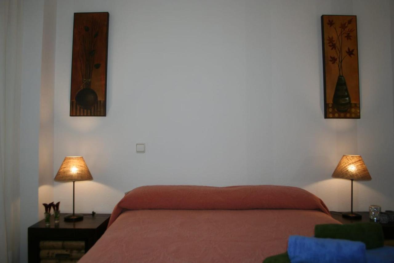 Alojamiento Adelfas Appartement Madrid Buitenkant foto